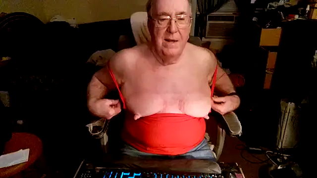 Snapshot of Toastir chatting on 10.28.25 Toastir online show from 10.28.25