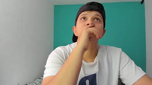 Snapshot of alex-queen- chatting on 11.01.25 alex-queen- online show from 11.01.25