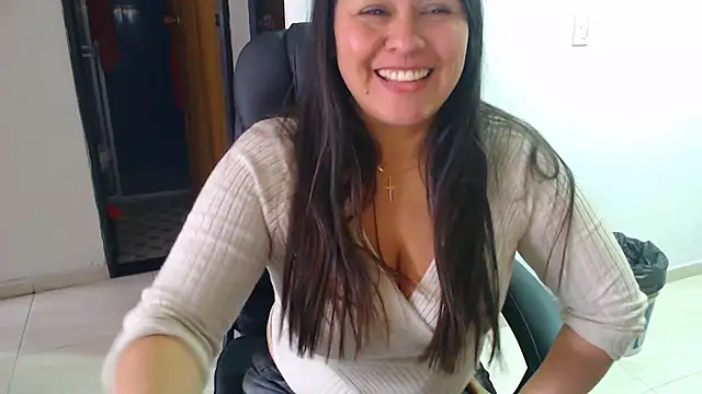 Snapshot of Ixchel_Anaid chatting on 10.17.25 Ixchel Anaid online show from 10.17.25