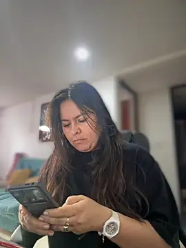 Snapshot of Ixchel_Anaid chatting on 10.18.25 Ixchel Anaid online show from 10.18.25