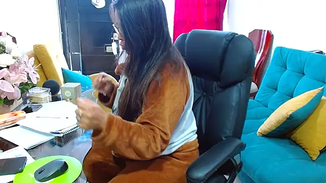 Snapshot of Ixchel_Anaid chatting on 11.13.25 Ixchel Anaid online show from 11.13.25