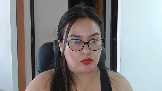 Snapshot of Ixchel_Anaid chatting on 11.30.25 Ixchel Anaid online show from 11.30.25