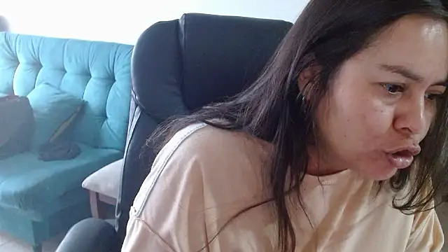 Snapshot of Ixchel_Anaid chatting on 12.14.25 Ixchel Anaid online show from 12.14.25