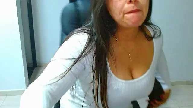 Snapshot of Ixchel_Anaid chatting on 03.28.26 Ixchel Anaid online show from 03.28.26