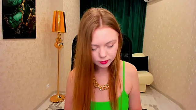 Strawberrye online show from 02.12.25