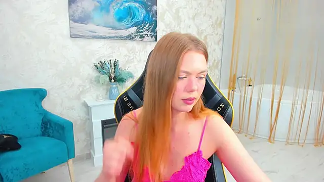 Strawberrye online show from 10.04.25