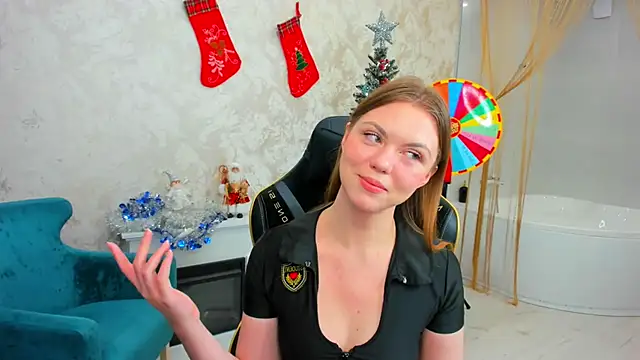 Strawberrye online show from 12.21.25