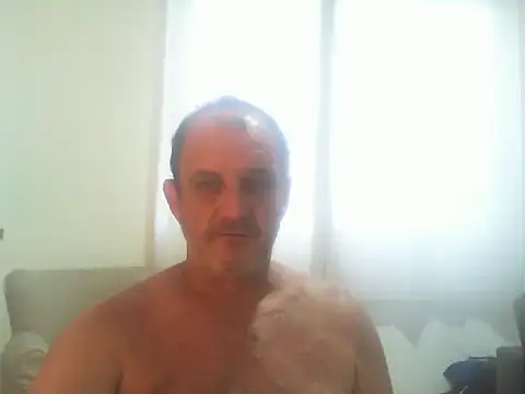 Snapshot of ConradinhoBR50 chatting on 11.19.25 ConradinhoBR50 online show from 11.19.25