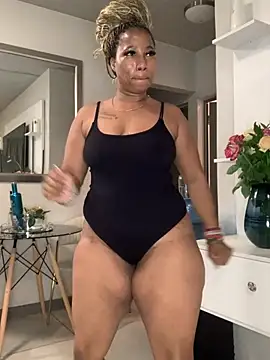 Snapshot of CurvyDesire1 chatting on 02.10.26 CurvyDesire1 online show from 02.10.26