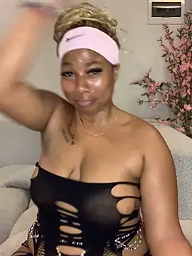 Snapshot of CurvyDesire1 chatting on 02.12.26 CurvyDesire1 online show from 02.12.26