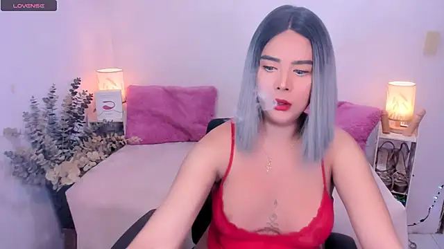 Snapshot of AmazingDREAMGirl chatting on 10.11.25 AmazingDREAMGirl online show from 10.11.25