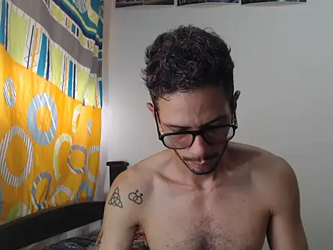 Snapshot of alisterxxx chatting on 02.19.26 alisterxxx online show from 02.19.26