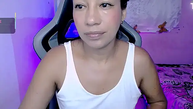 ninatiny online show from 10.17.25