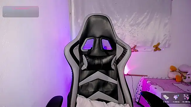 ninatiny online show from 11.13.25