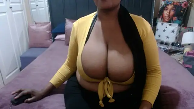 Snapshot of BUSTYDEE chatting on 10.21.25 BUSTYDEE online show from 10.21.25