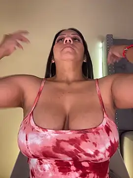 KIARAPRETTY online show from 01.15.26