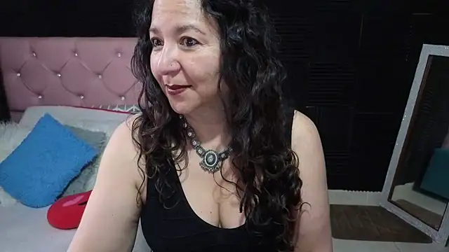 Snapshot of katifoxx chatting on 04.28.26 katifoxx online show from 04.28.26