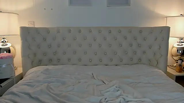 Snapshot of JessicaJames23 chatting on 12.21.24 JessicaJames23 online show from 12.21.24