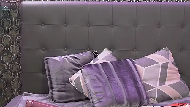 Clara-xoxo online show from 12.20.24