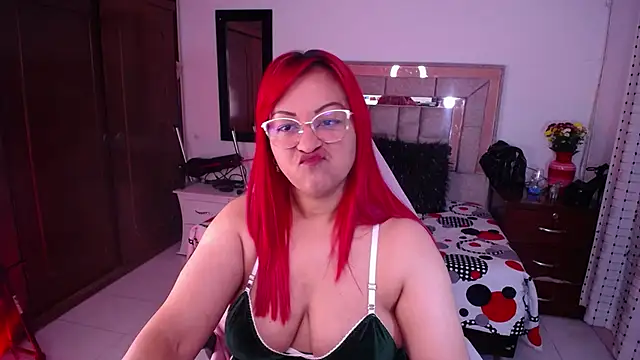 Snapshot of salomecastro_ chatting on 02.04.25 salomecastro online show from 02.04.25