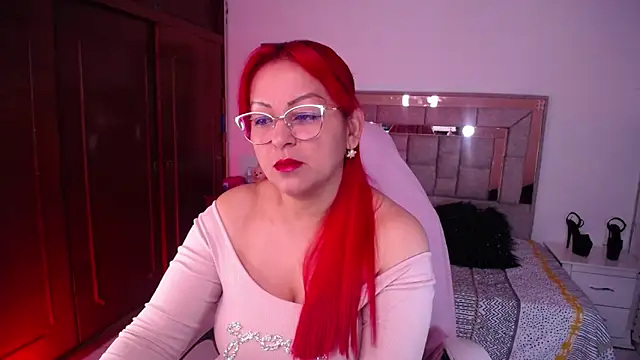 Snapshot of salomecastro_ chatting on 10.02.25 salomecastro online show from 10.02.25