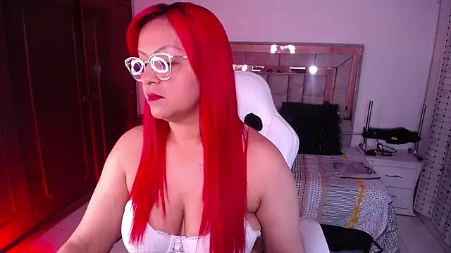 salomecastro  online show from 10.28.25