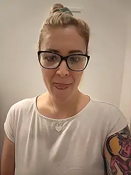 HollyTattoo online show from 01.14.25