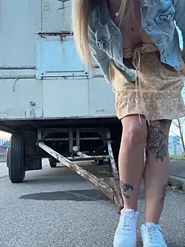 Etwas neugierig online show from 03.20.25