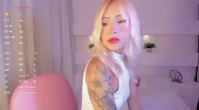 Snapshot of AshleyRoys chatting on 12.28.24 AshleyRoys online show from 12.28.24