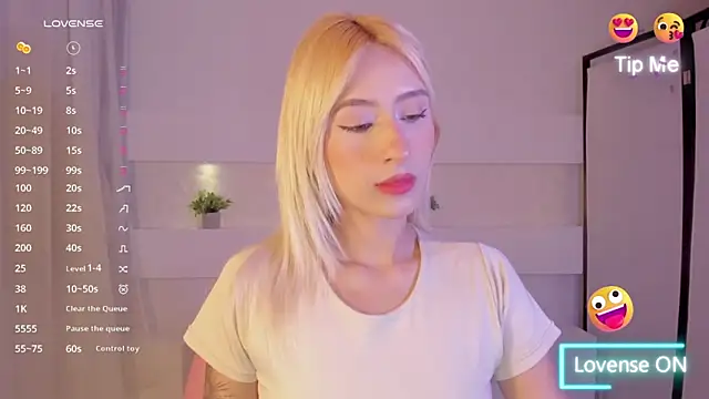 Snapshot of AshleyRoys chatting on 01.24.25 AshleyRoys online show from 01.24.25