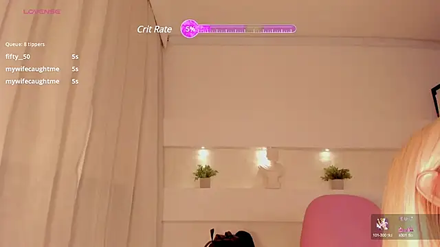 Snapshot of AshleyRoys chatting on 02.14.25 AshleyRoys online show from 02.14.25