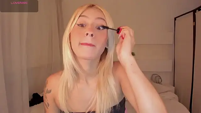 Snapshot of AshleyRoys chatting on 03.14.25 AshleyRoys online show from 03.14.25