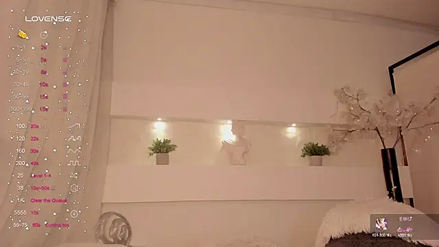 Snapshot of AshleyRoys chatting on 03.22.25 AshleyRoys online show from 03.22.25