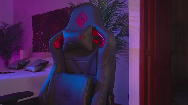 Snapshot of ambarEvans chatting on 03.21.25 ambarEvans online show from 03.21.25