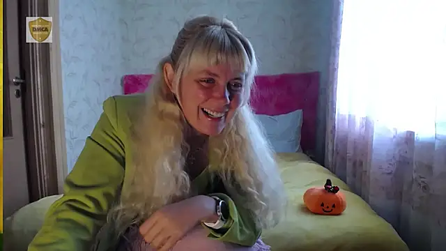 SunnySylvia online show from 11.01.25