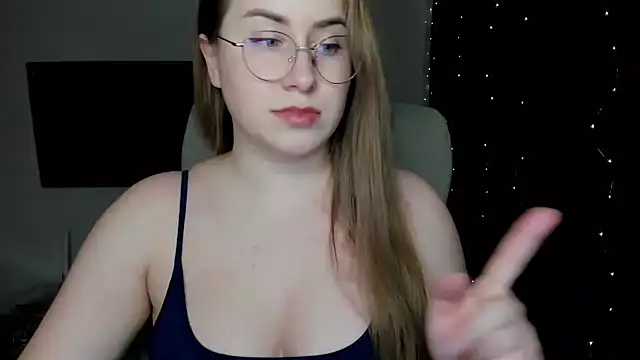 Snapshot of SeasonalSomeone chatting on 12.18.24 SeasonalSomeone online show from 12.18.24