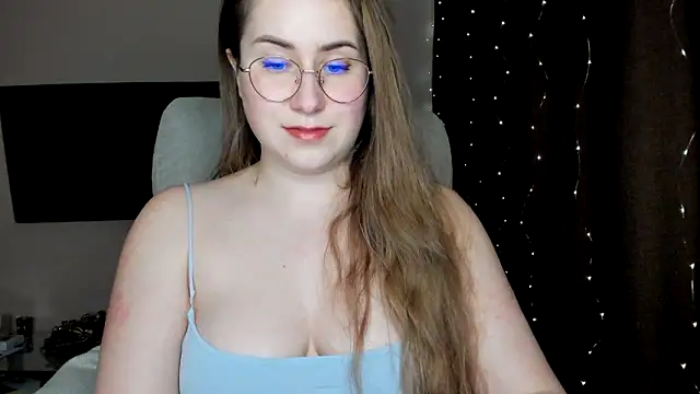 Snapshot of SeasonalSomeone chatting on 01.31.25 SeasonalSomeone online show from 01.31.25
