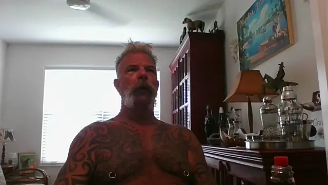 Snapshot of njdbear chatting on 09.30.25 njdbear online show from 09.30.25