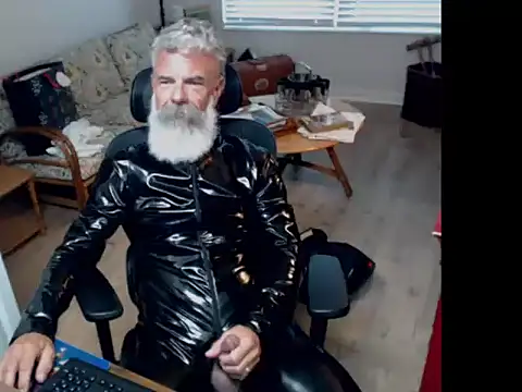 Snapshot of njdbear chatting on 06.25.26 njdbear online show from 06.25.26