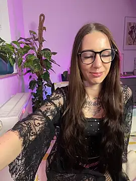 Trixie-Tainted online show from 01.12.25