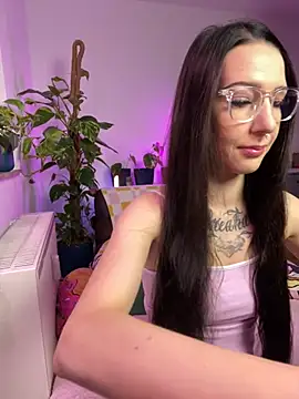 Trixie-Tainted online show from 02.14.25