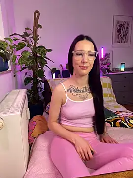 Trixie-Tainted online show from 02.14.25