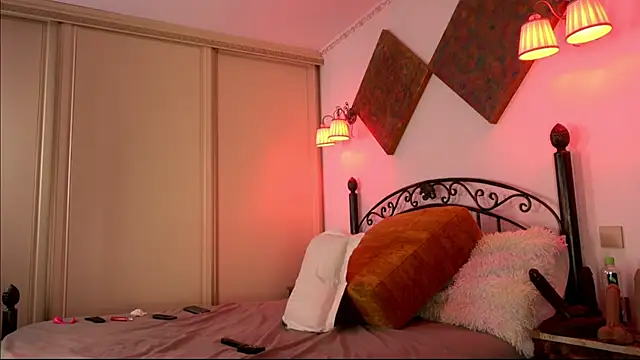 Snapshot of einneuesleben chatting on 02.19.25 einneuesleben online show from 02.19.25