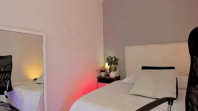 NataliaBuiles online show from 10.15.25