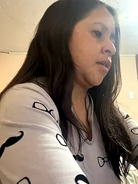 Snapshot of latinfemale chatting on 10.06.25 latinfemale online show from 10.06.25
