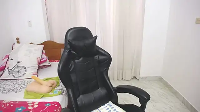 yeslluisa online show from 02.23.25