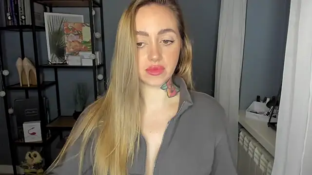 Snapshot of sexyCoralie chatting on 12.07.24 sexyCoralie online show from 12.07.24