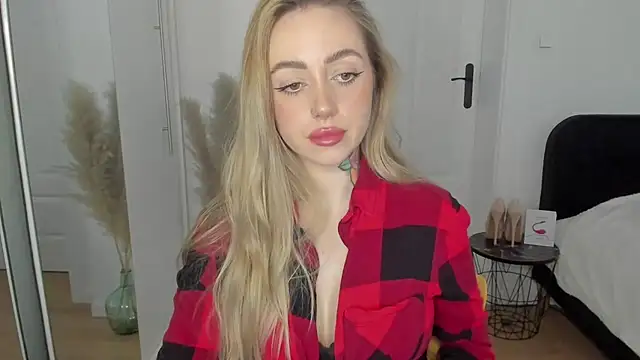 Snapshot of sexyCoralie chatting on 03.13.25 sexyCoralie online show from 03.13.25