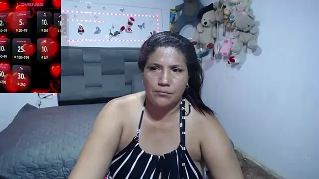 Snapshot of Sharloth_milf chatting on 12.13.25 Sharloth milf online show from 12.13.25