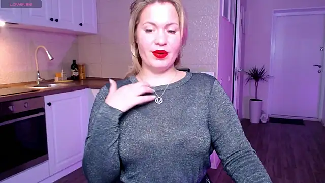 HotTiffani online show from 01.25.25